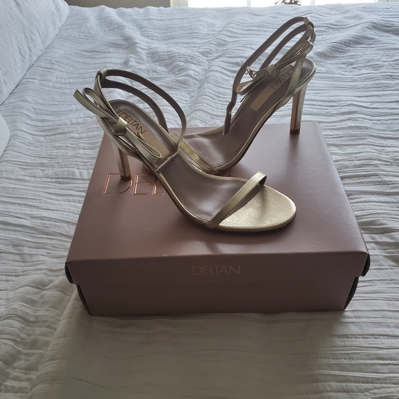 Gold strappy heel - Picture 2 of 6